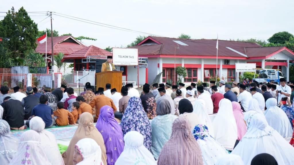 Gubernur Rohidin Sholat Iduladha 1444 H di Alun-Alun Kota Tais Seluma