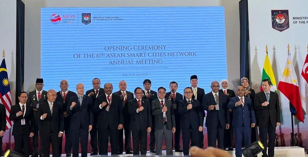 Gubernur Rohidin Hadiri Forum International ASEAN di Bali