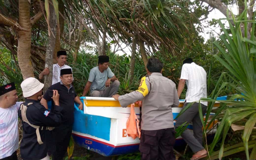 Perahu Diterjang Ombak, Nelayan Seluma Meninggal Dunia