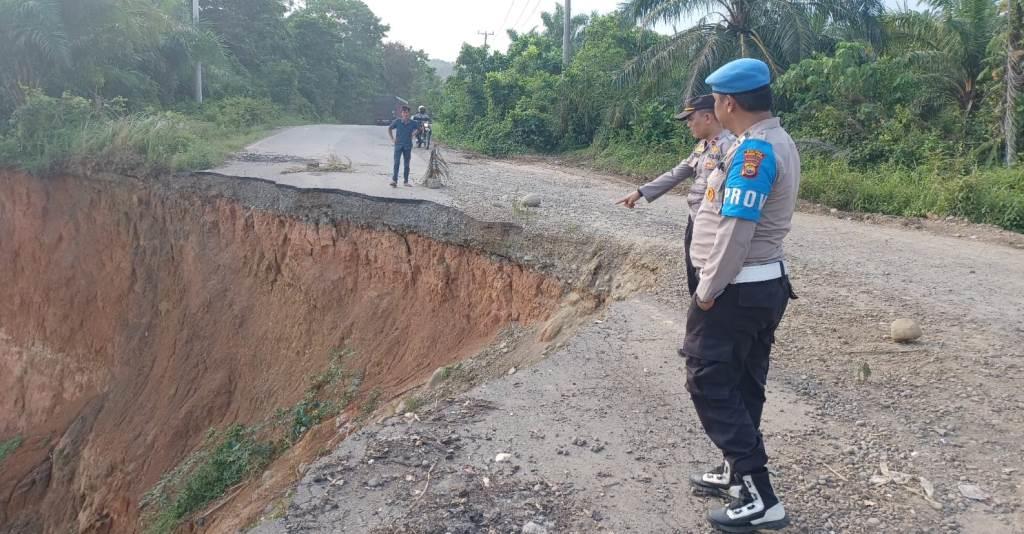 Abrasi Jalan Penghubung Bengkulu-Sumbar Makin Parah, Warga Diminta Waspada
