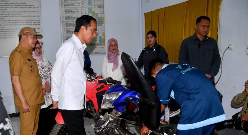 Presiden Jokowi Janjikan Bantuan Alat Praktik Baru untuk Siswa SMKN 2 Bengkulu Tengah