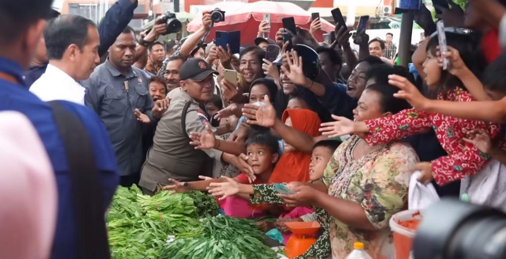 Menangis hingga Histeris, Inilah Ekspresi Warga Bengkulu Saat Bertemu Presiden
