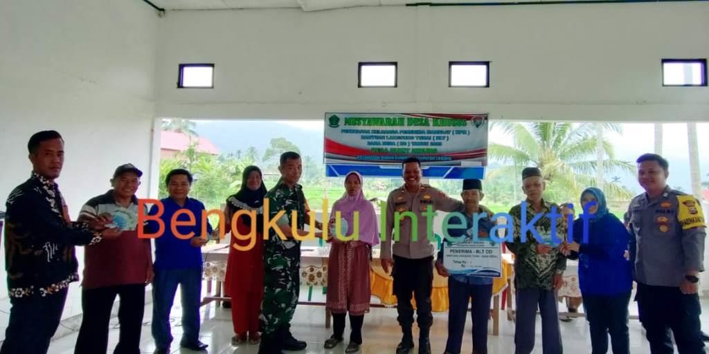 Pemdes Bukit Nibung Salurkan BLT Tahap II, Pjs Kades Sampaikan Ini