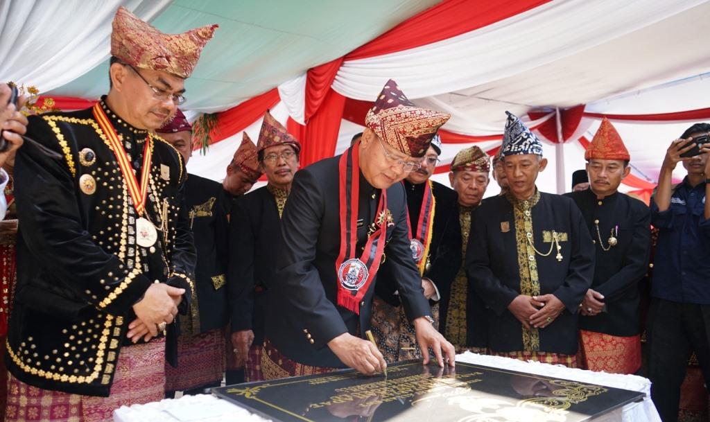 Gubernur Rohidin Resmikan Kantor Badan Musyawarah Adat Bengkulu