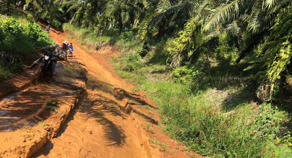 Warga Desa Suban Tagih Janji Program 1000 Jalan Mulus Bupati Seluma