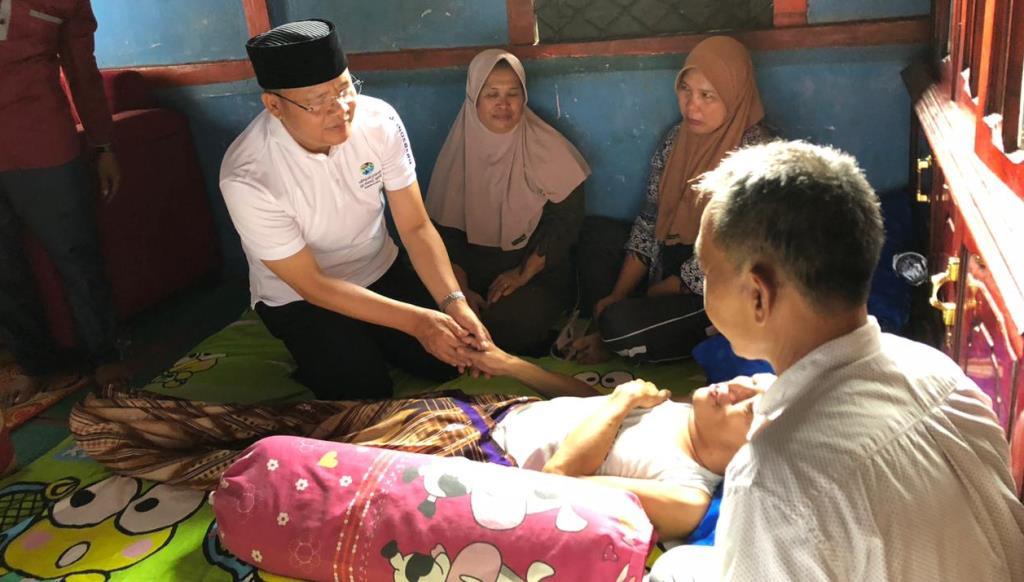 Gubernur Rohidin Jamin Biaya Berobat Gratis untuk Pak Narto