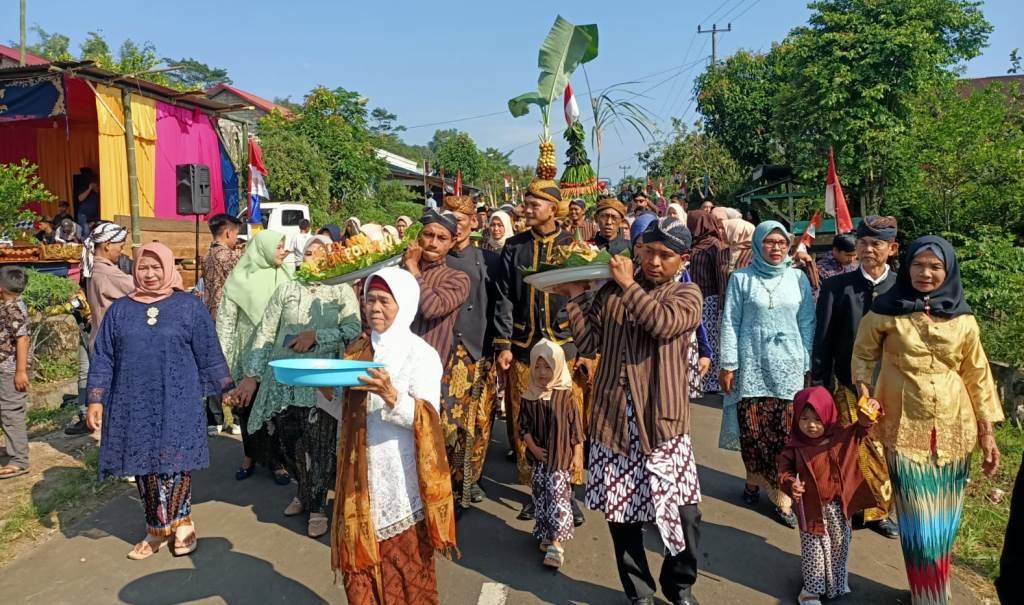 Warga Desa Cirebon Baru Kepahiang Gelar Sedekah Bumi