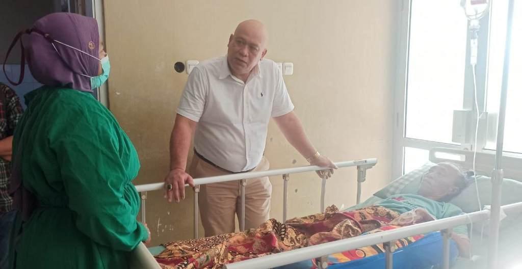 Peduli Konstituen, Herwin Suberhani Kunjungi Warga Sakit di RSUD M Yunus
