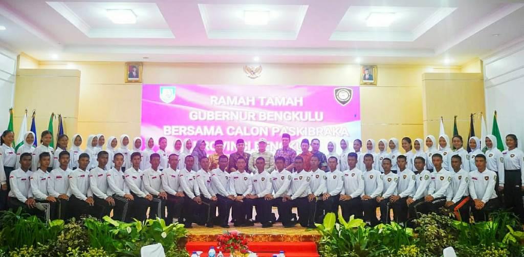 Gubernur Rohidin Motivasi Anggota Paskibraka untuk Tingkatkan Prestasi