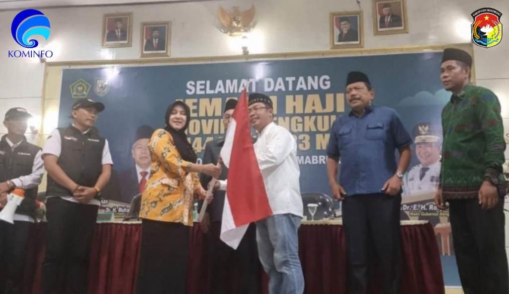 Bupati Sapuan Lakukan Serah Terima Jamaah Haji di Kota Bengkulu