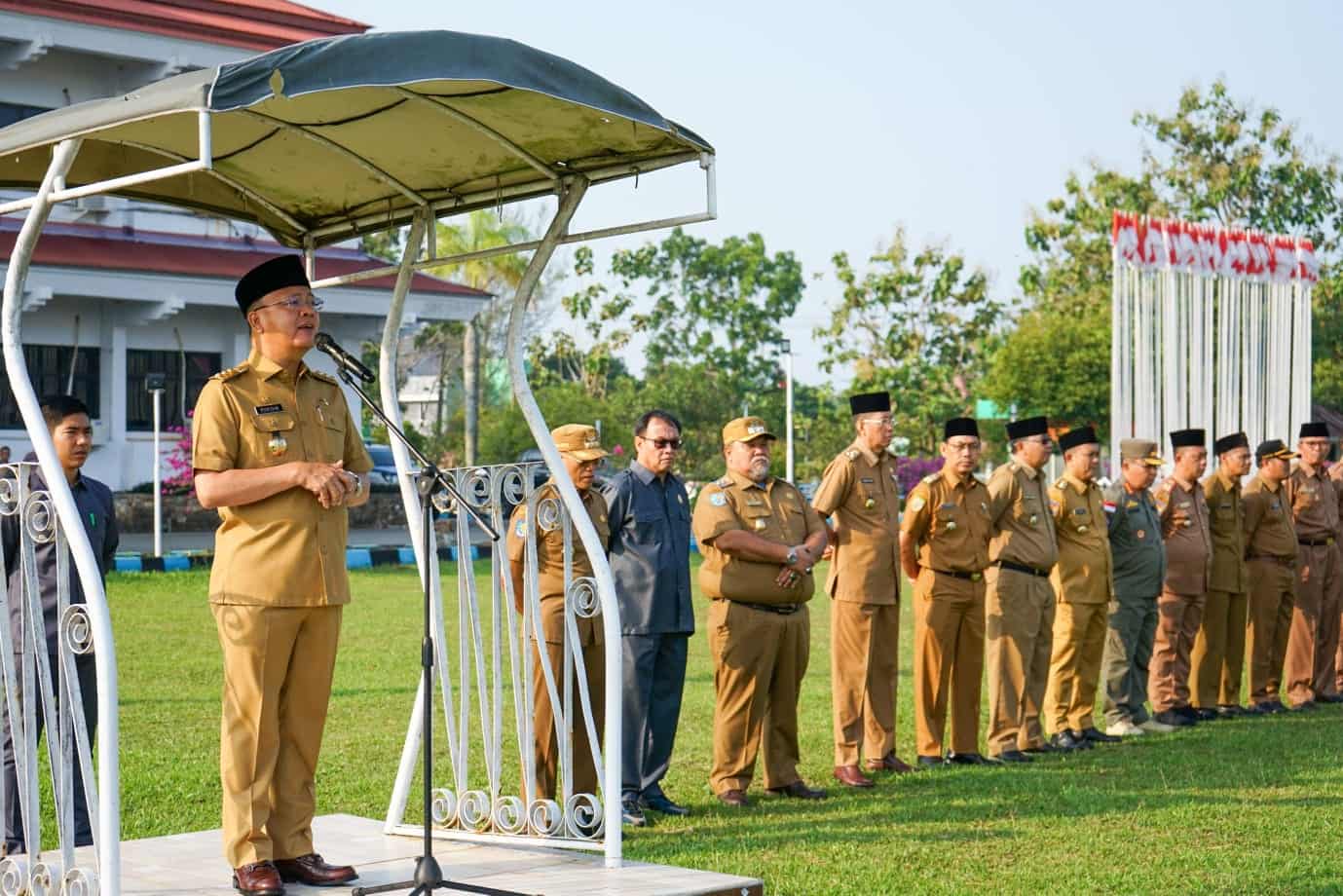 Pimpin Apel Pagi di Bengkulu Selatan, Gubernur Rohidin Ingatkan para Camat