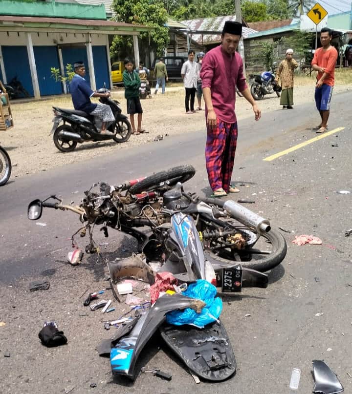 Gagal Nyalip, Pemotor Tewas Tabrak Truk di Seluma