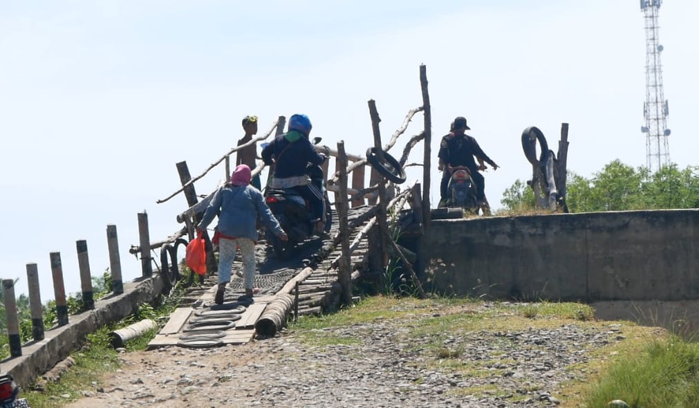 Warga Teluk Sepang Tagih Janji Pembangunan Jalan dan Jembatan