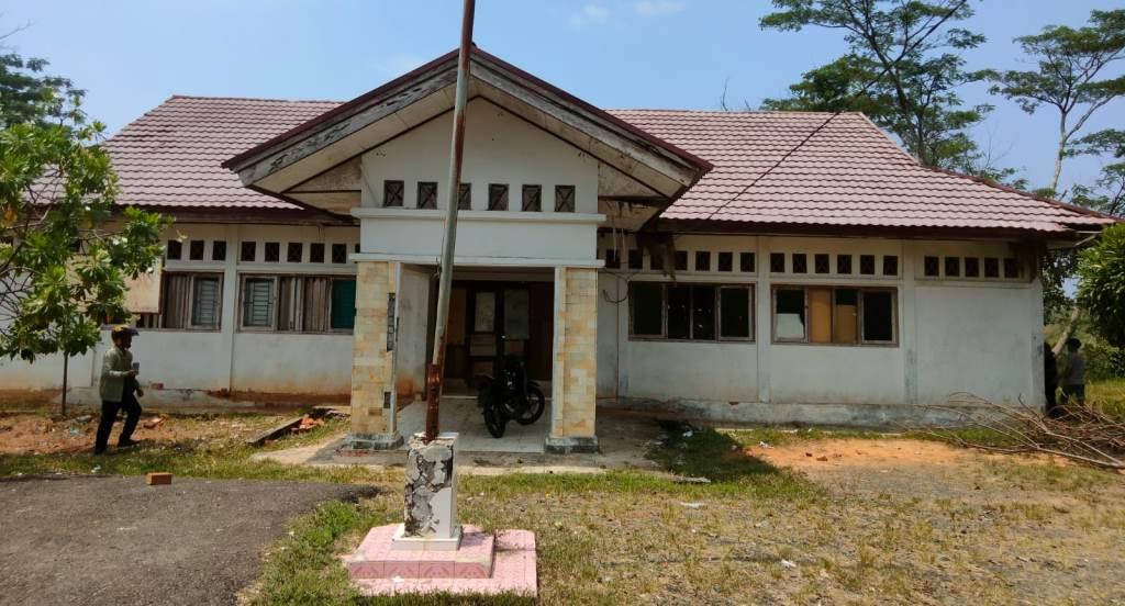 Lama Terbengkalai, Gedung UPTD LH Seluma Santer Jadi Tempat Mojok Anak Muda