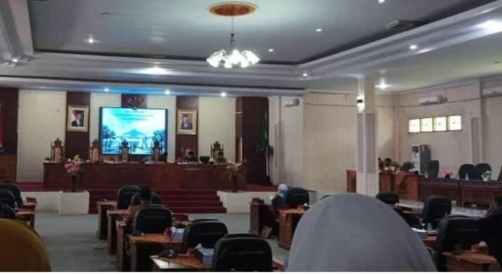 Wabup Lebong Sampaikan Nota Pengantar Raperda APBD Lebong Tahun 2024