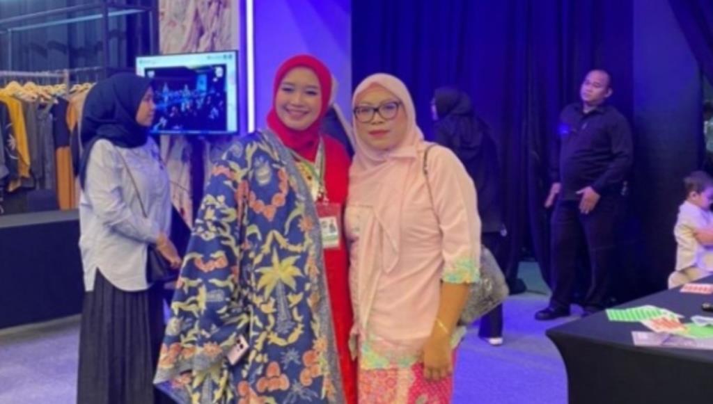 Ketua Dekranasda Pamerkan Batik Kebanggaan Mukomuko di JMFW 2023