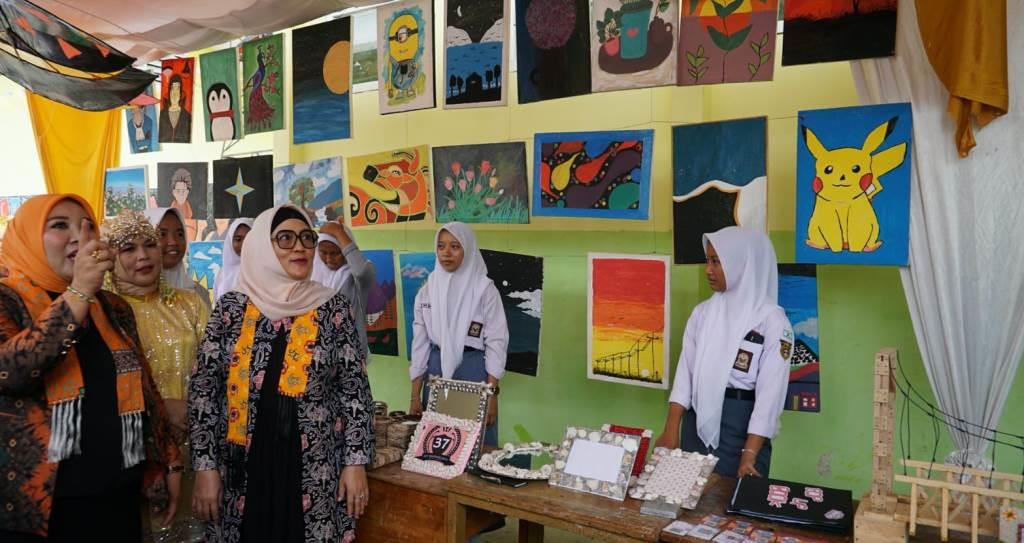 Unjuk Kreativitasi di Momen HUT ke-37, SMAN 1 Seluma Dipuji Derta Rohidin