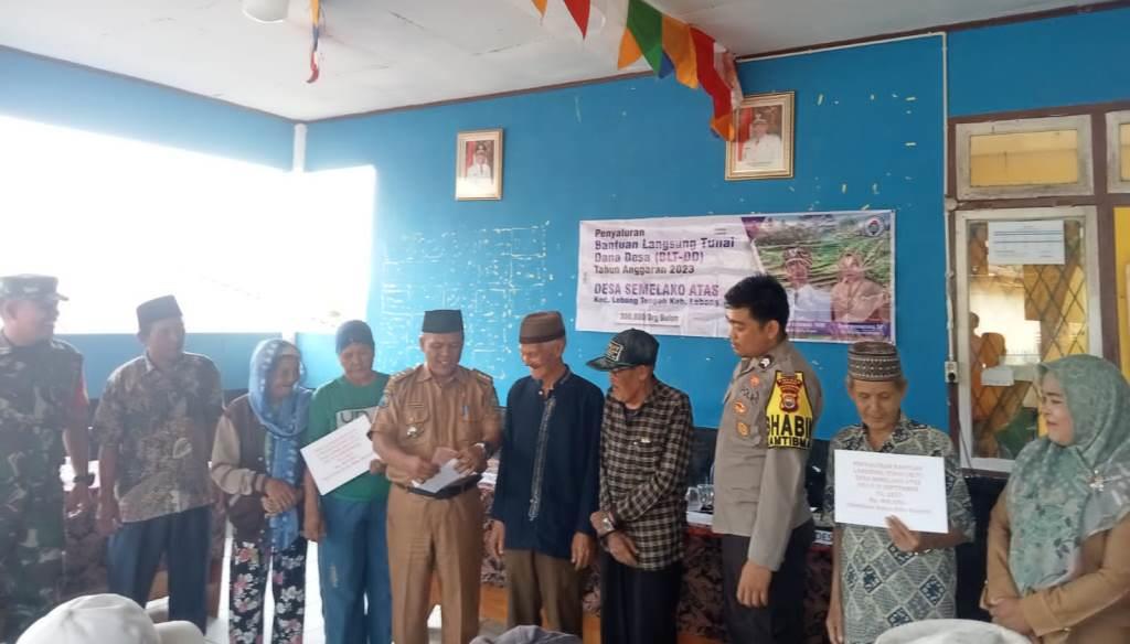 Pemdes Semelako Salurkan BLT-DD Tahap III untuk 55 KPM