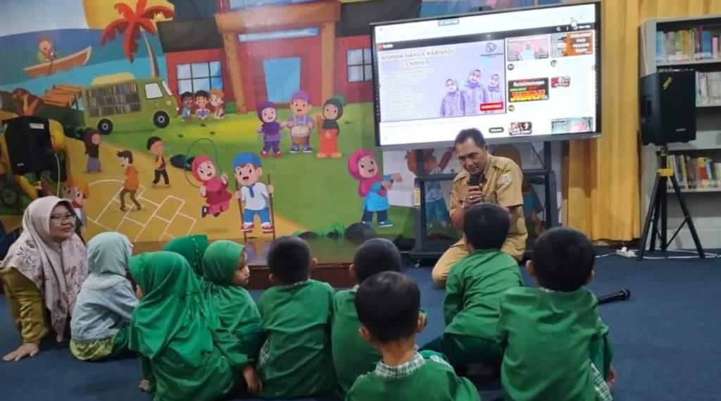 Perpusda Provinsi Bengkulu Sediakan Fasilitas Nonton Bareng Bagi Pengunjung