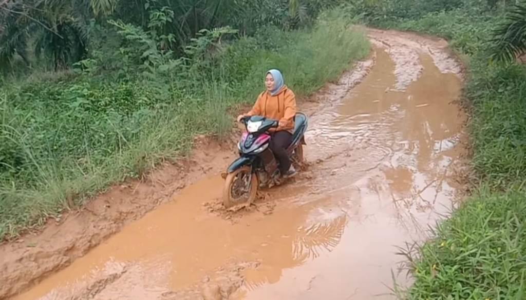 Refleksi Hari Guru: Kesejahteraan Guru Menipis Akibat Buruknya Sistem Administrasi