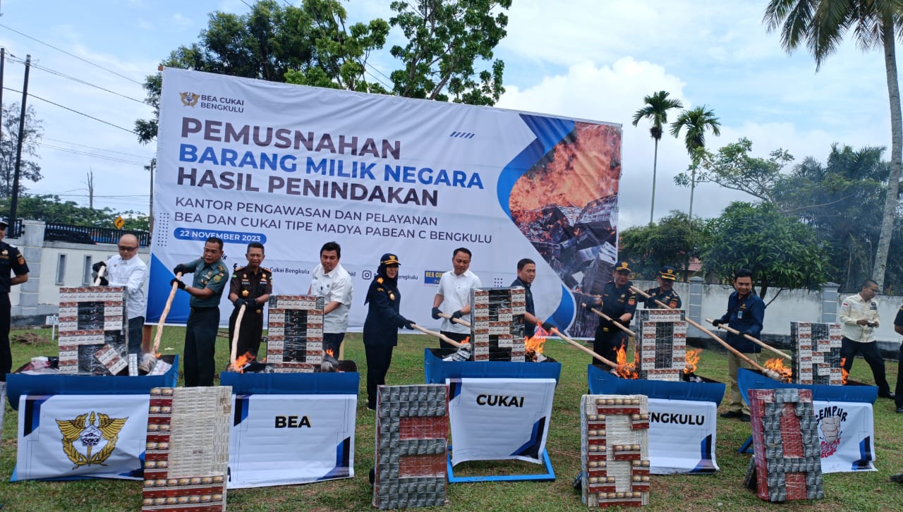 KPPBC Bengkulu Musnahkan Barang Milik Negara Hasil Penindakan