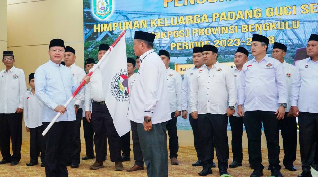 Gubernur Rohidin Kukuhkan Himpunan Keluarga Padang Guci Serumpun