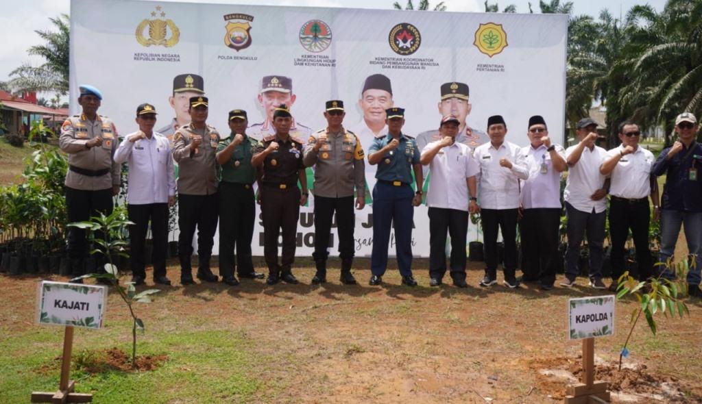 Dewan Dukung Gerakan Nasional Penanaman 10 Juta Pohon