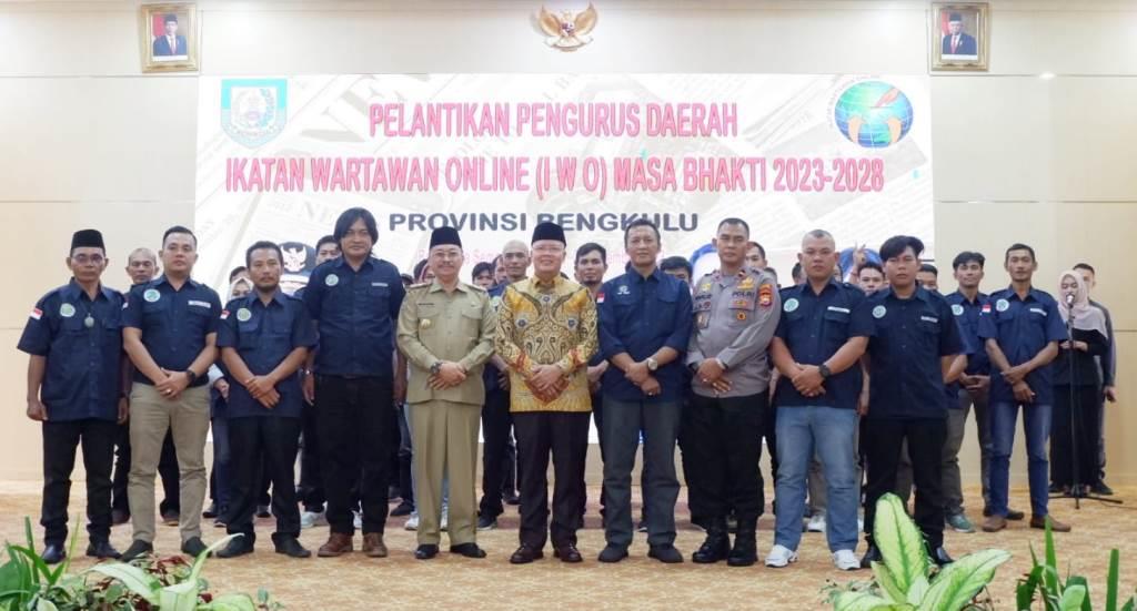 Hadiri Pelantikan IWO Bengkulu, Gubernur Rohidin Ingatakan Profesionalitas Wartawan