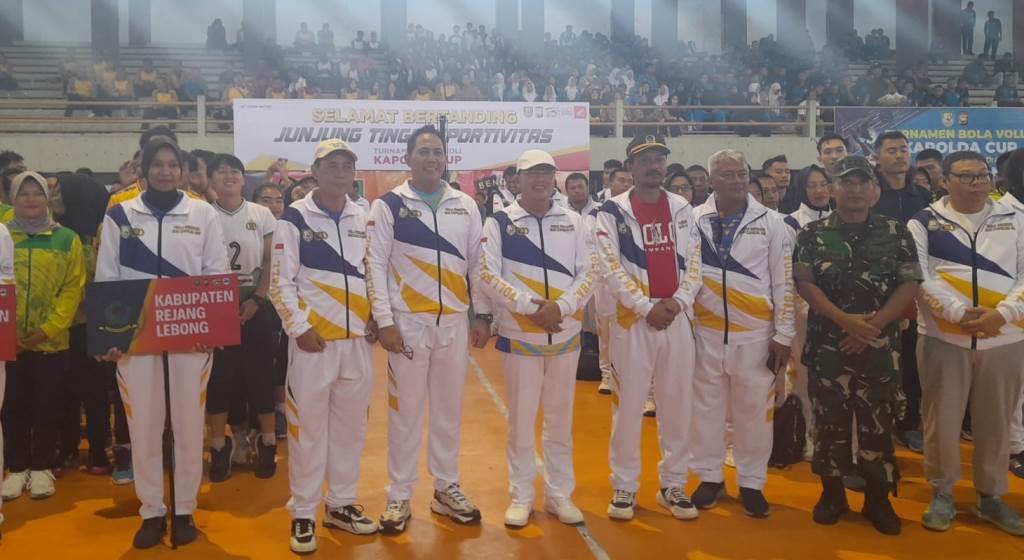 Hadiri Pembukaan Turnamen Voli Kapolda Cup, Pimpinan Dewan Ingatkan Sportifitas