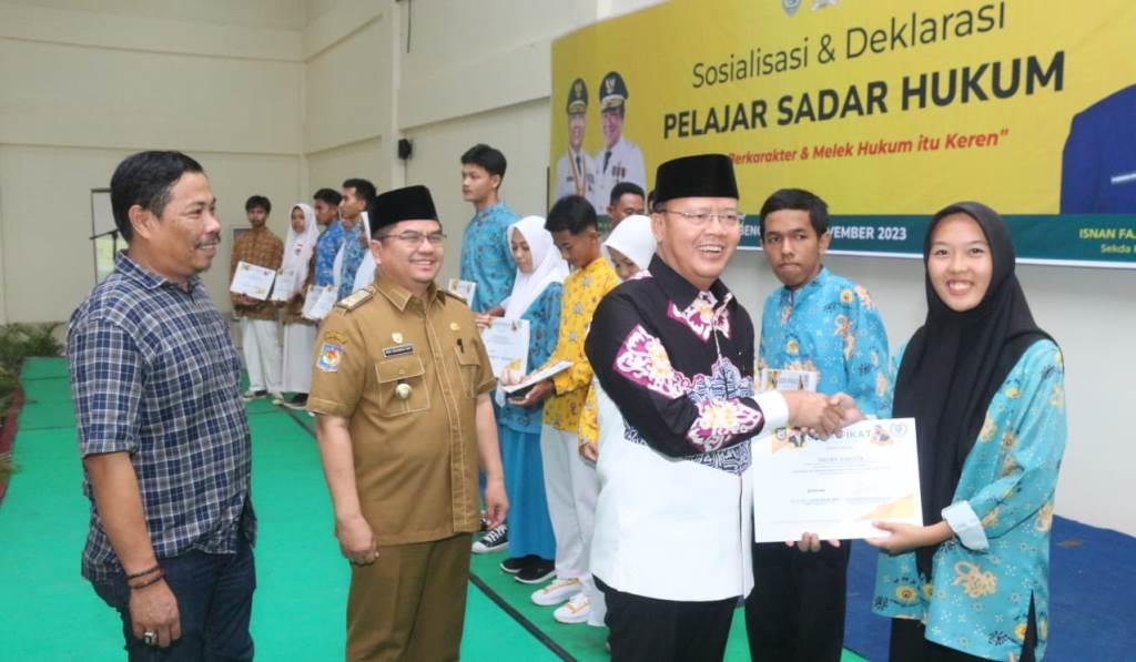 Gubernur Rohidin Ajak Pelajar Melek Hukum Hadapi Era Digital