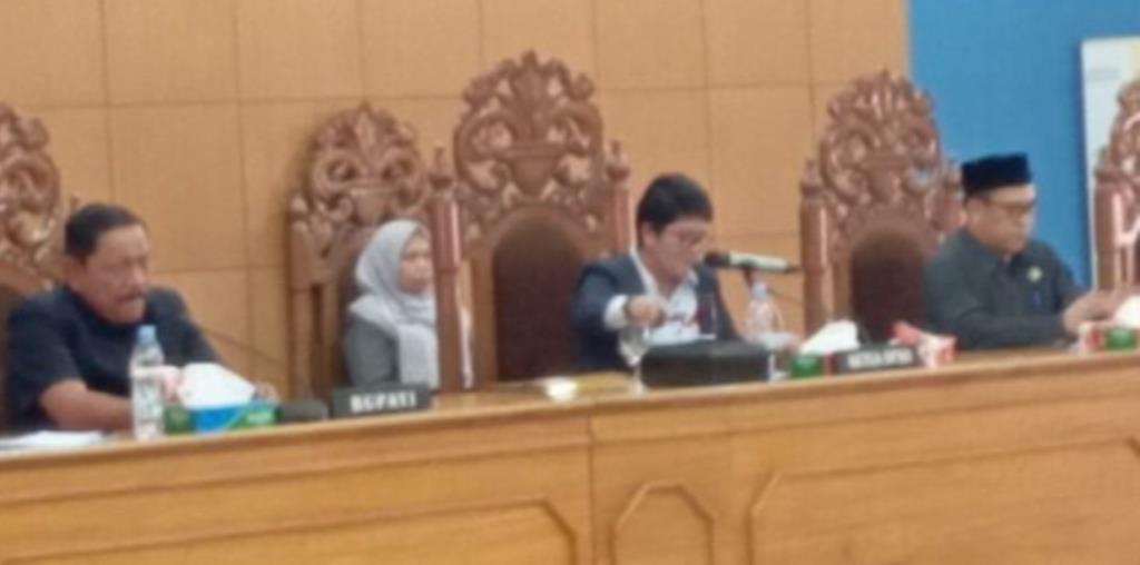 7 Fraksi DPRD Bengkulu Utara Setujui Raperda APBD 2024 Jadi Perda