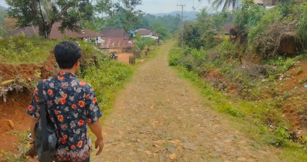 Kisah Puluhan Tahun Warga Desa Skalak dengan Keterbatasan Akses Jalan
