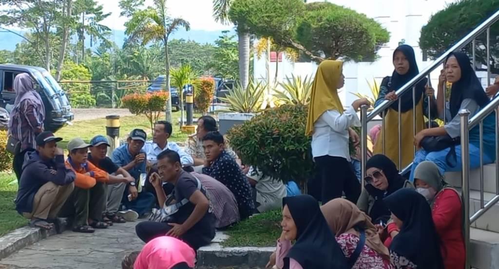 Isu Selingkuh, Warga Minta Kades Dusun Baru Seluma Segera Dipecat