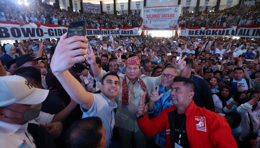 Hadir di Bengkulu, Raffi Ahmad Disambut Histris Pendukung Prabowo