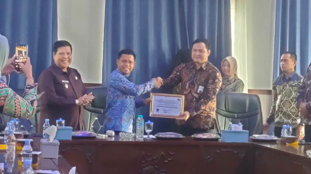 Pemkab Lebong Terima Penghargaan Kepatuhan Pelayanan Publik