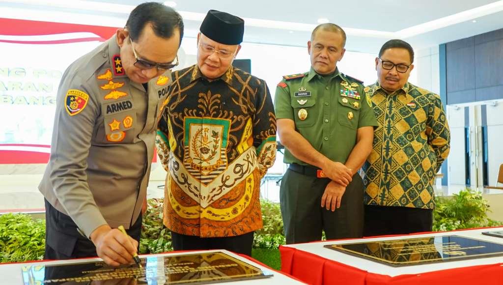 Resmikan Pergantian Nama Bangunan Polda Bengkulu, Gubernur Rohidin: Pelayanan Semakin Baik