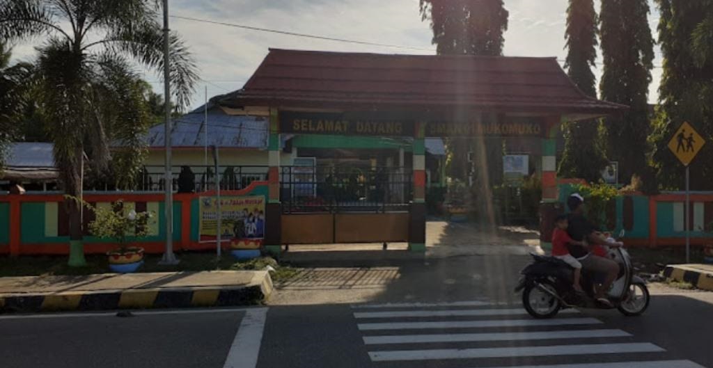 Sekolah Dilarang Menerima Siswa Baru yang Titip Nama di KK Kerabat