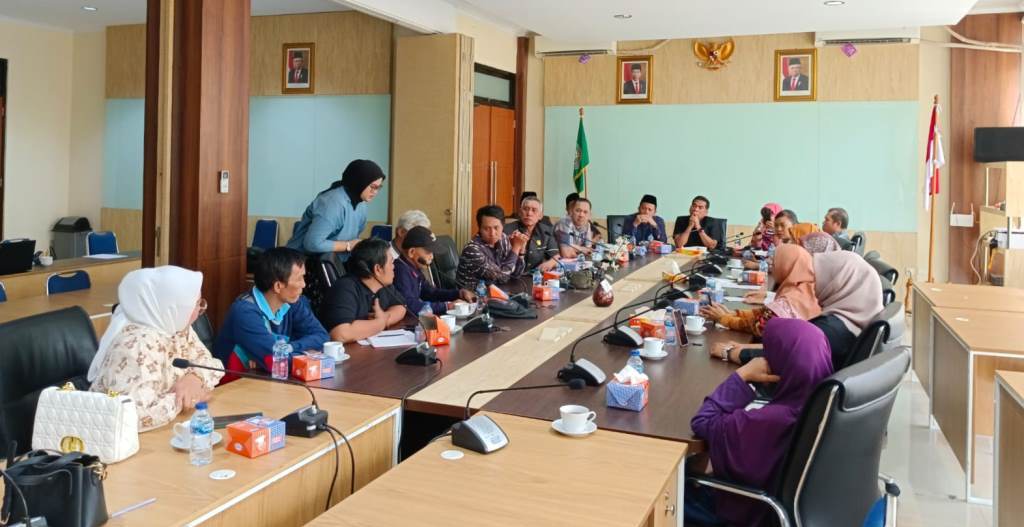 Komisi IV Gelar Hearing Bersama Forum PTT Tenaga Administrator Sekolah