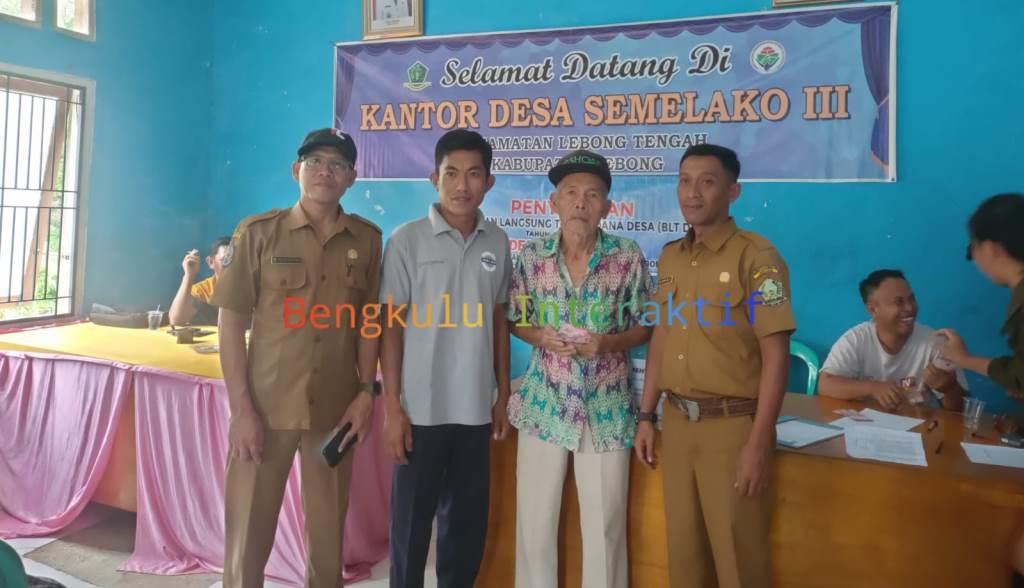 Pemdes Semelako III Salurkan BLT, Bantuan Sasar Lansia dan Penyakit Menahun