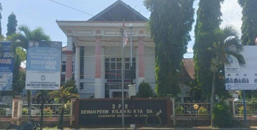 Rumor Guru Sering Tidak Hadir, Dewan Minta Disdik Benahi Persoalan SDN 93