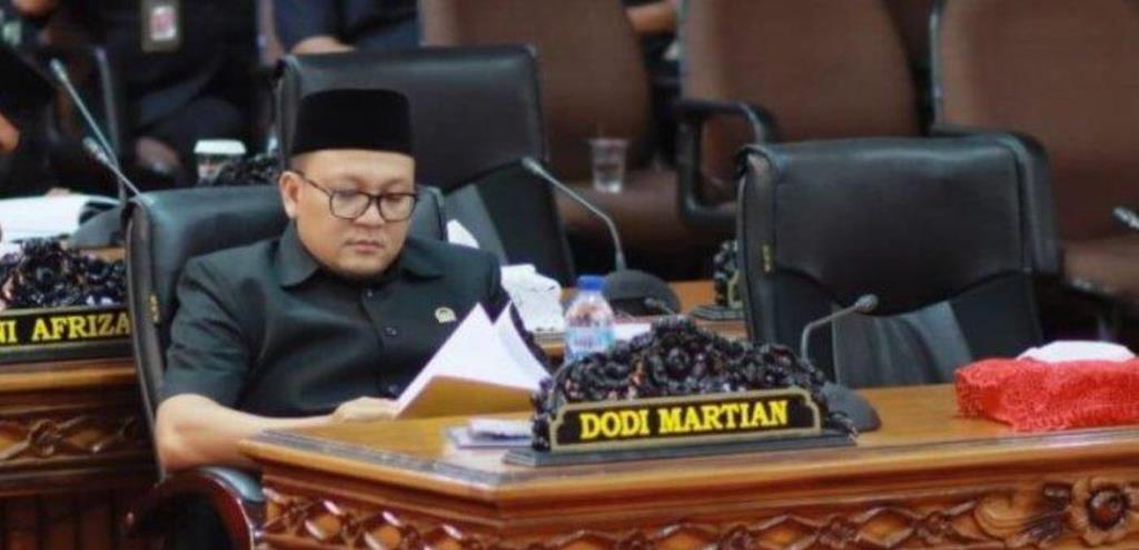 Dodi Martian: Gegara Jembatan Rusak, Warga Gotong Jenazah Pakai Rakit Seberangi Sungai