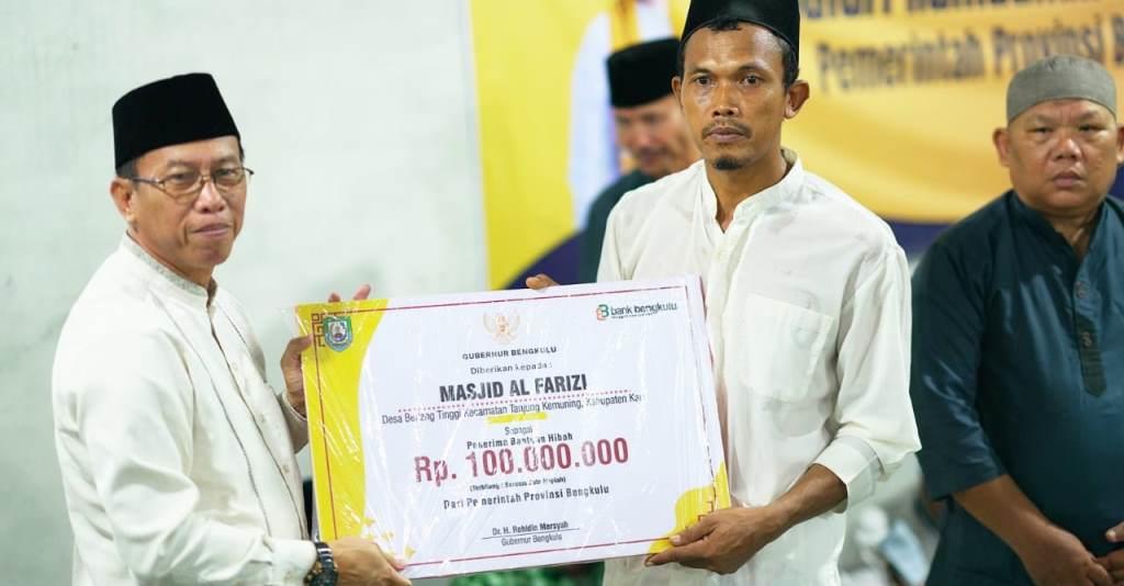 Sri Rezeki Beri Selamat Kades Padang Pelawi yang Baru Dilantik