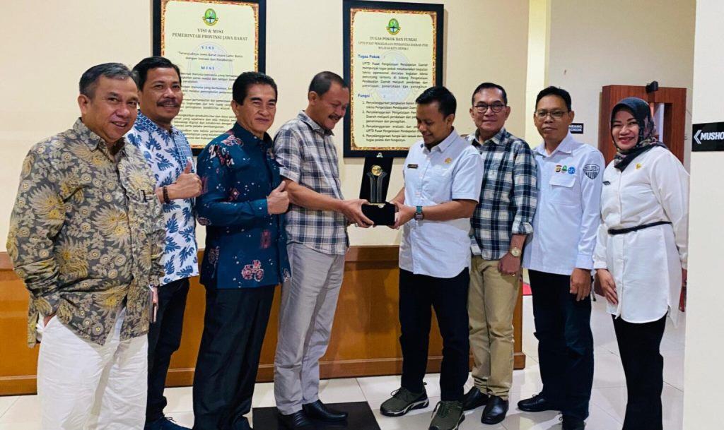 Komisi II DPRD Provinsi Studi Tiru ke Kantor Samsat Kota Depok