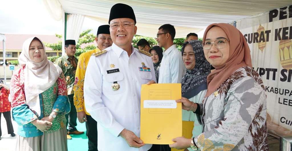 591 GTT dan PTT Tiga Kabupaten di Bengkulu Terima SK Gubernur