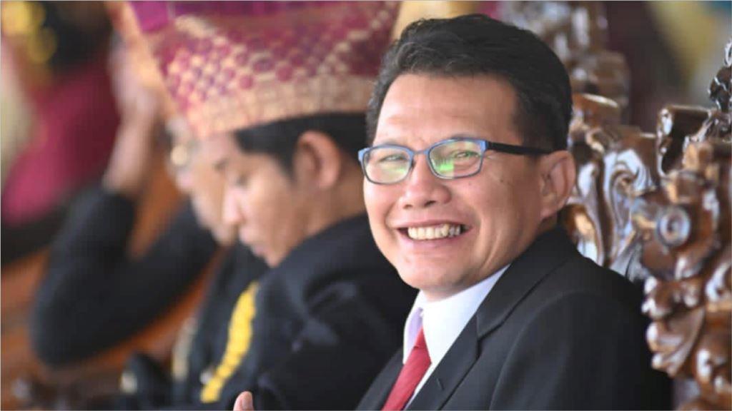 Sang Bankir yang Rocker dan Cinta Bola untuk Lebong Masa Depan