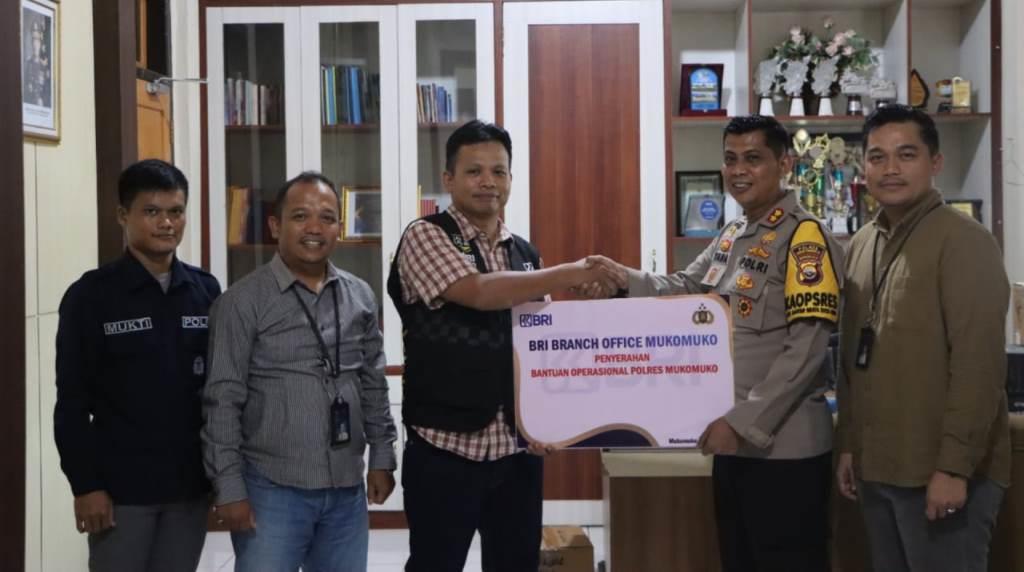 Dukung Kinerja Kehumasan Polisi, BRI Mukomuko Beri Bantuan Drone dan Komputer