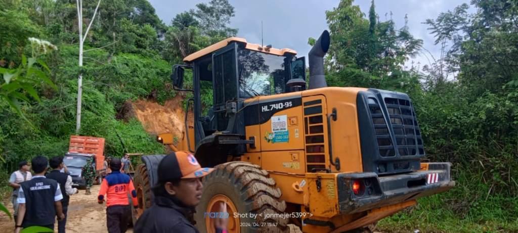 Alat Berat Kiriman Pemprov Tiba di Lokasi Longsor Susulan Lebong
