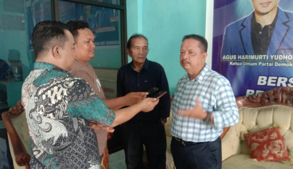 Dua Sahabat Bang Ken Ambil Formulir Pendaftaran Cawagub