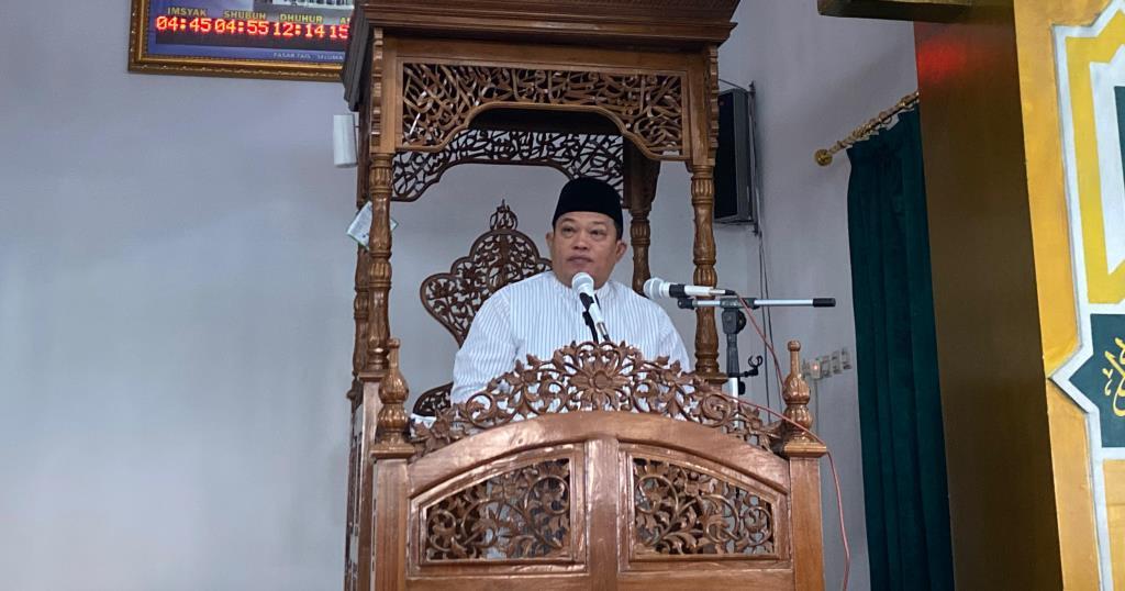 Bupati Erwin Pesankan Ini di Sholat Ied di Masjid Agung Baitul Falihin