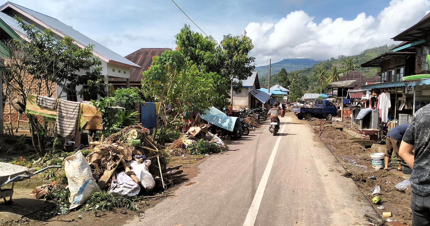 Wagub Rosjonsyah Pastikan Bantuan Logistik Banjir Lebong Terpenuhi